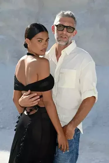 Keçmiş həyat yoldaşına bənzəyən modellə sevgilidir