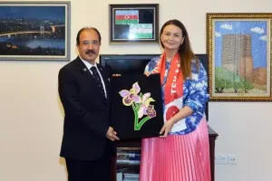 Səfir Qənirə Paşayeva ilə bağlı məlumat almaq üçün xəstəxanaya getdi