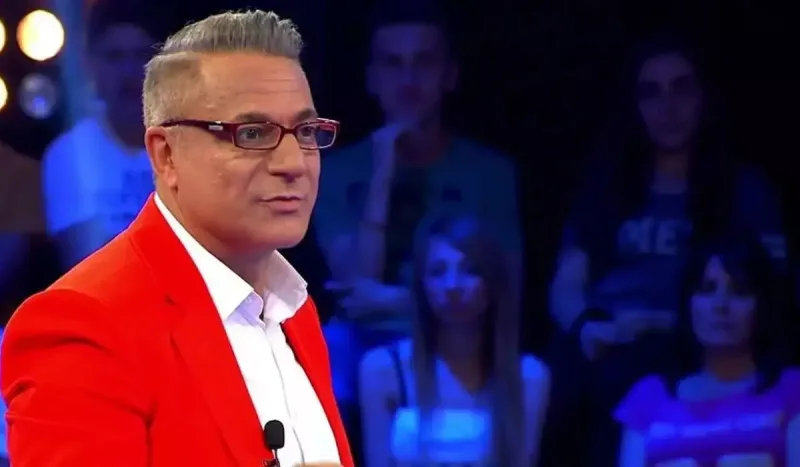 Özündən 40 yaş kiçik sevgilisinə evlilik təklifini belə etdi