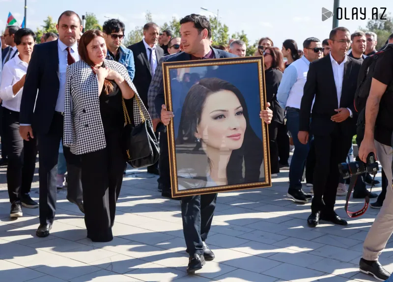 Qənirə Paşayeva ilə vida mərasimindən fotolar