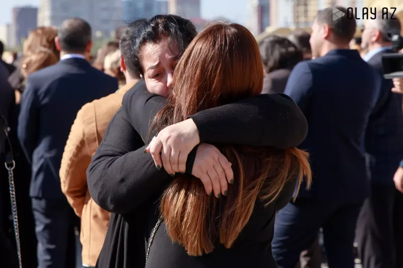 Qənirə Paşayeva ilə vida mərasimindən fotolar