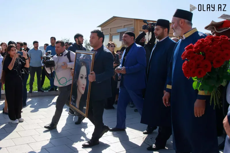 Qənirə Paşayeva ilə vida mərasimindən fotolar