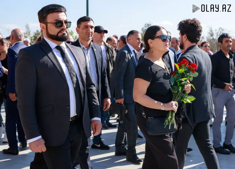 Qənirə Paşayeva ilə vida mərasimindən fotolar