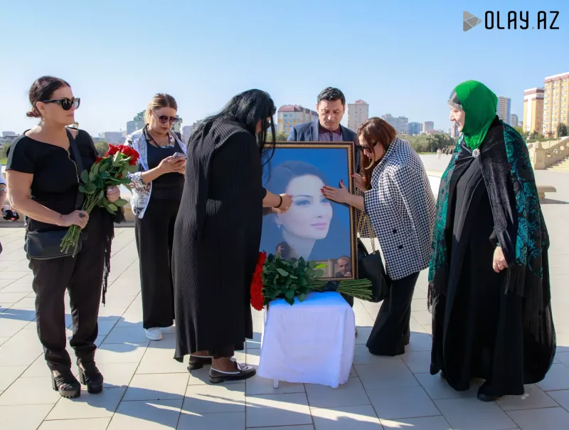 Qənirə Paşayeva ilə vida mərasimindən fotolar