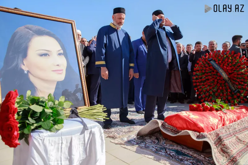 Qənirə Paşayeva ilə vida mərasimindən fotolar