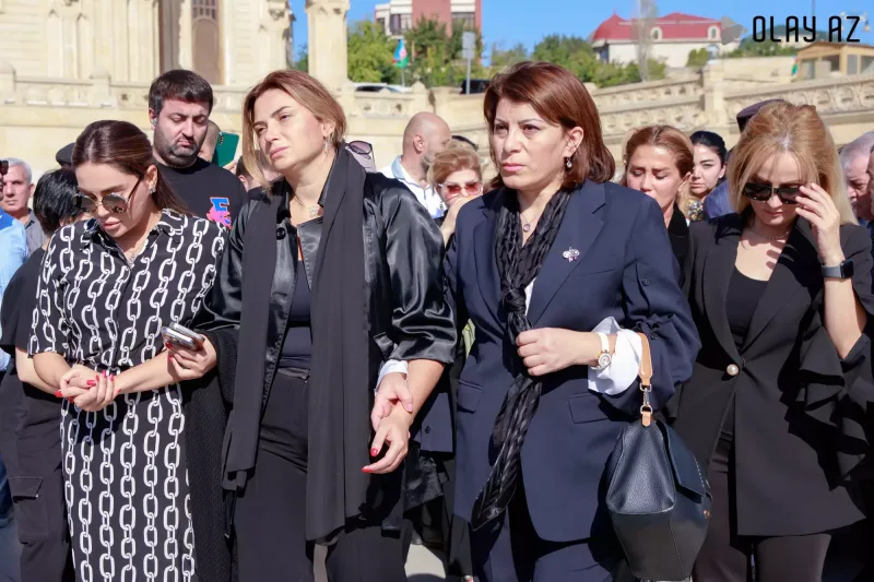 Qənirə Paşayeva ilə vida mərasimindən fotolar