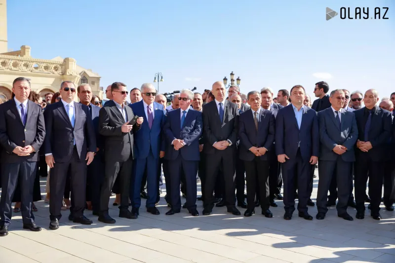 Qənirə Paşayeva ilə vida mərasimindən fotolar