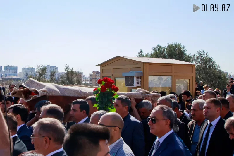 Qənirə Paşayeva ilə vida mərasimindən fotolar