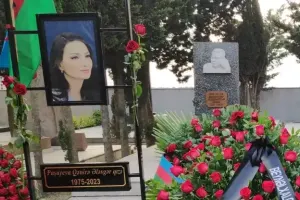 Türkiyəli məşhur Qənirə Paşayevanın məzarını ziyarət etdi