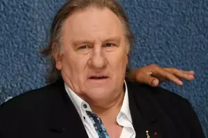 Seksual qısnamada ittiham etdilir - Dostunun qızı...