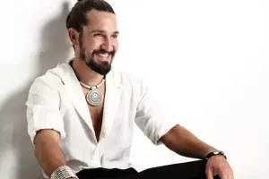 Məşhur müğənninin oğlu: "Quşlar evimi başıma uçurdu"