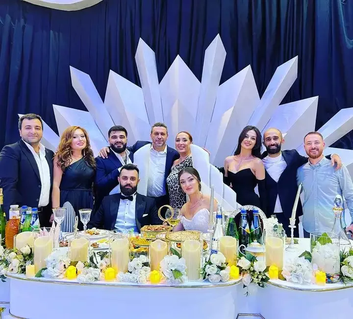 Azərbaycanlı blogerin toyundan görüntülər