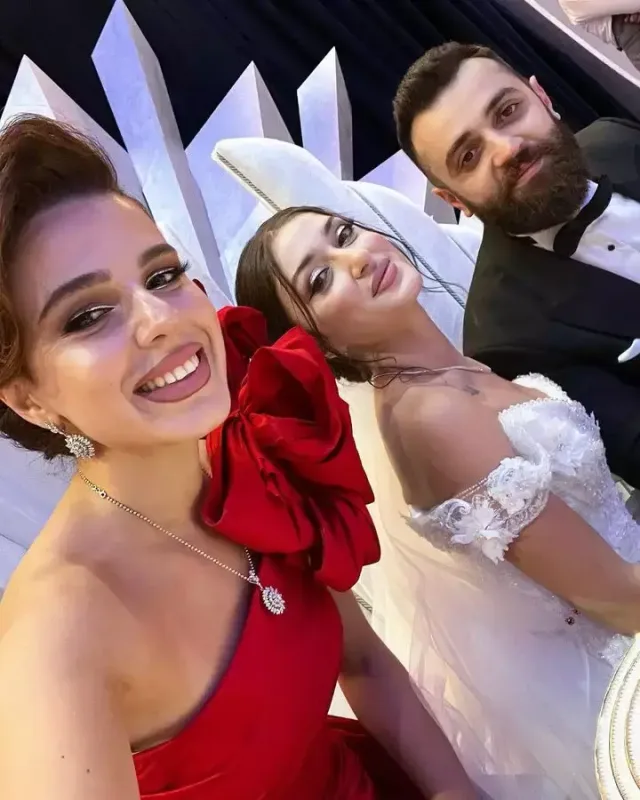 Azərbaycanlı blogerin toyundan görüntülər