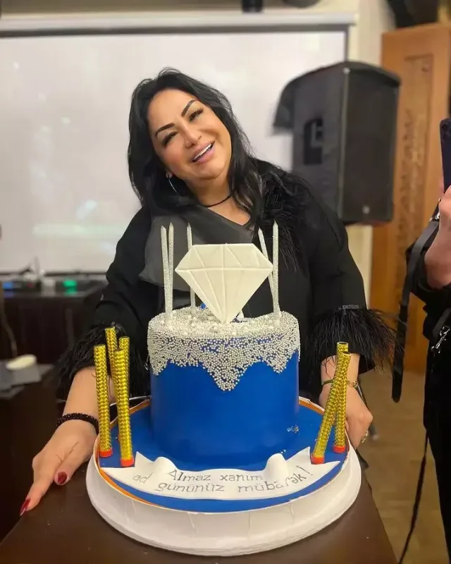 Almaz Ələsgərli özünə ad günü etdi - VİDEO