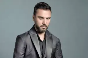 Alişanın oxuduğu toyda gəlin ayaq üstə dayanmaqda çətinlik çəkdi