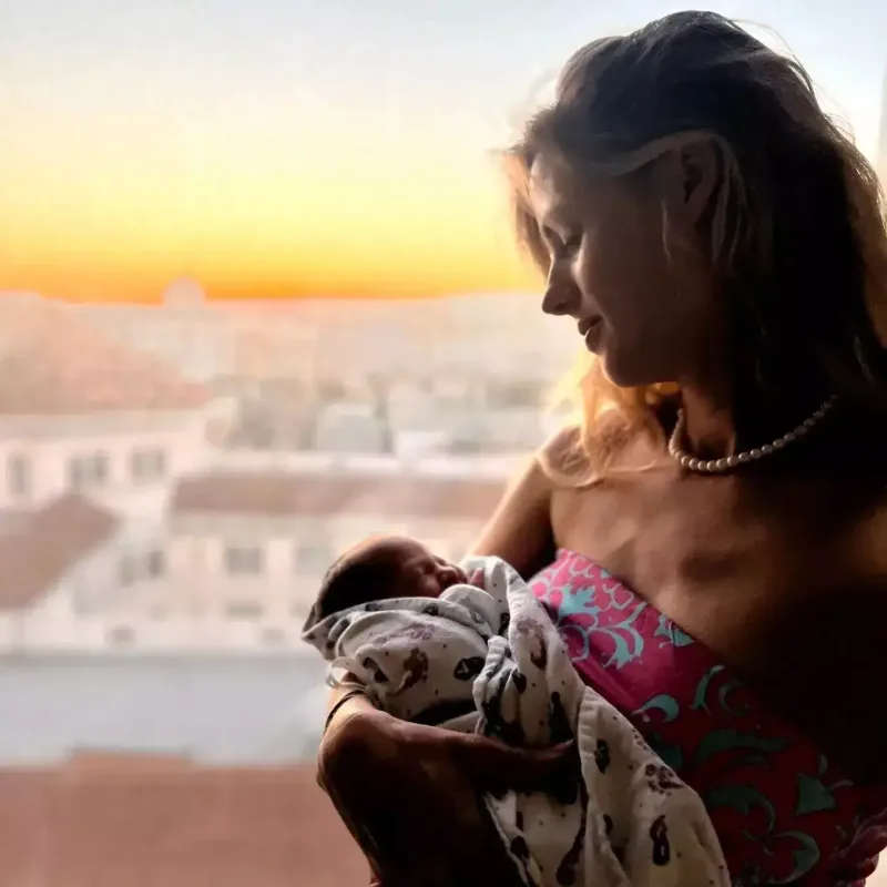 Məşhur aktrisa növbəti dəfə ana oldu