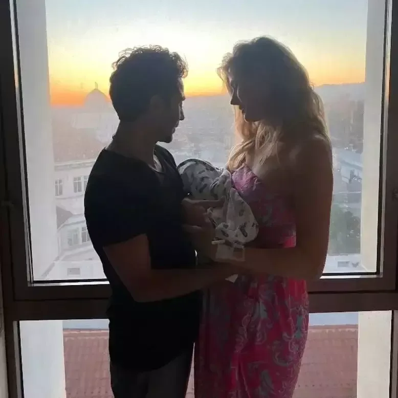 Məşhur aktrisa növbəti dəfə ana oldu