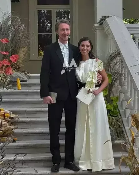 Müğəninin qızı 1 milyonluq gəlinlik geyinib?