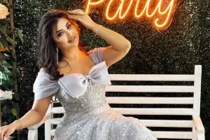 20 il öncə baş tutan nişanından foto paylaşdı