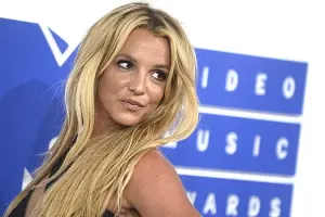 19 yaşında abort etdirdiyini açıqladı