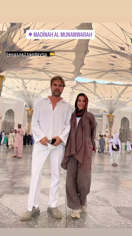 Məşhur cütlük Ümrə ziyarətində