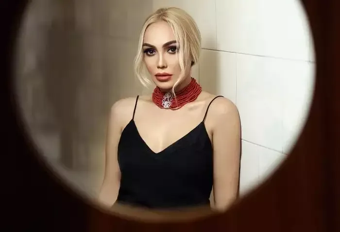 Uşaqlıq fotolarını paylaşdı