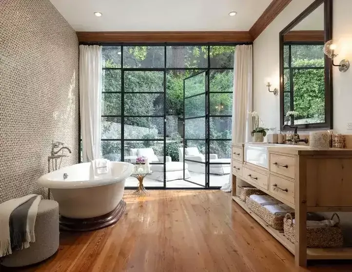 9 yataq otağı, 13 hamamı olan evini şok qiymətə satdı