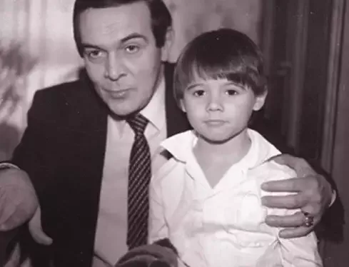 Emin Müslüm Maqomayevlə olan fotolarını paylaşdı