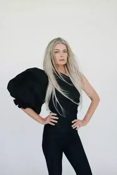 58 yaşlı supermodel bu dəfə yarıçılpaq çəkildi