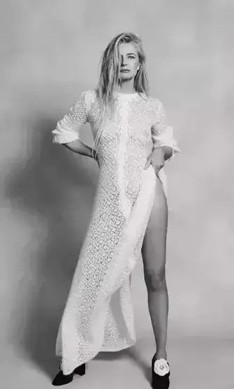 58 yaşlı supermodel bu dəfə yarıçılpaq çəkildi