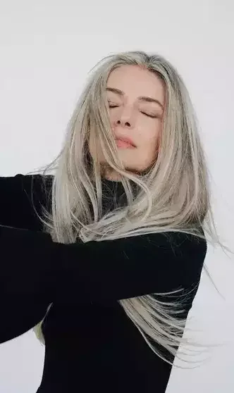 58 yaşlı supermodel bu dəfə yarıçılpaq çəkildi