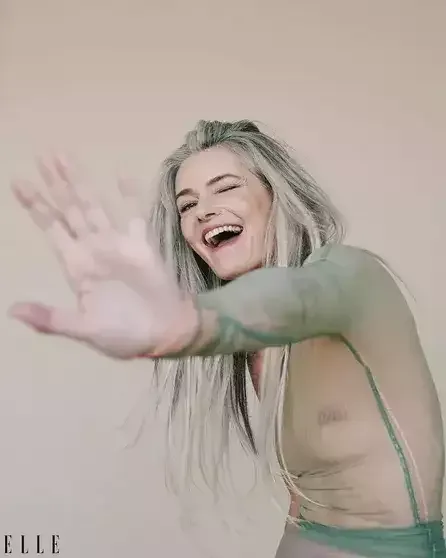 58 yaşlı supermodel bu dəfə yarıçılpaq çəkildi