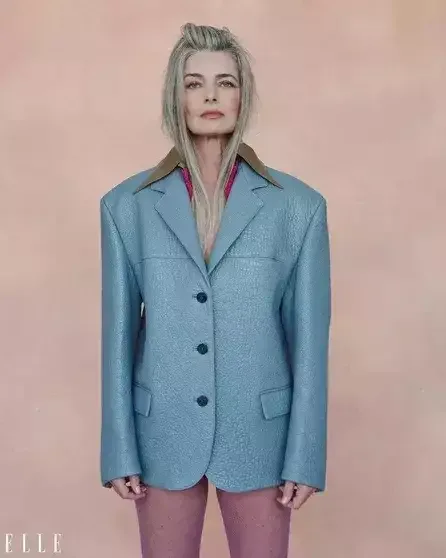 58 yaşlı supermodel bu dəfə yarıçılpaq çəkildi