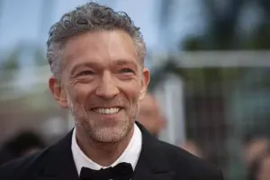 Keçmiş həyat yoldaşına bənzəyən sevgilisnə sürpriz etdi