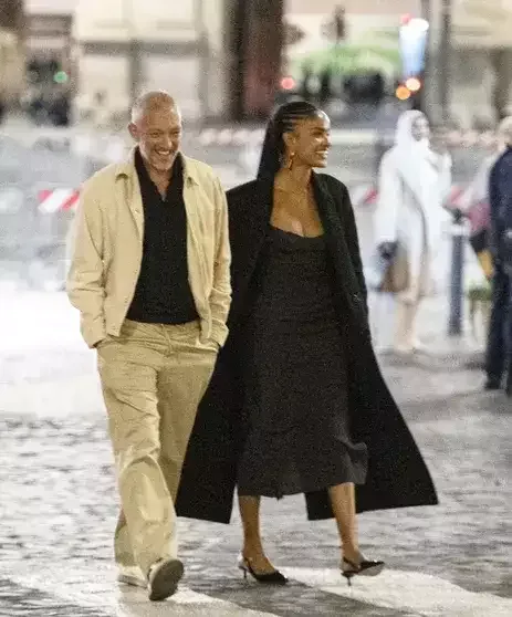 Keçmiş həyat yoldaşına bənzəyən sevgilisnə sürpriz etdi