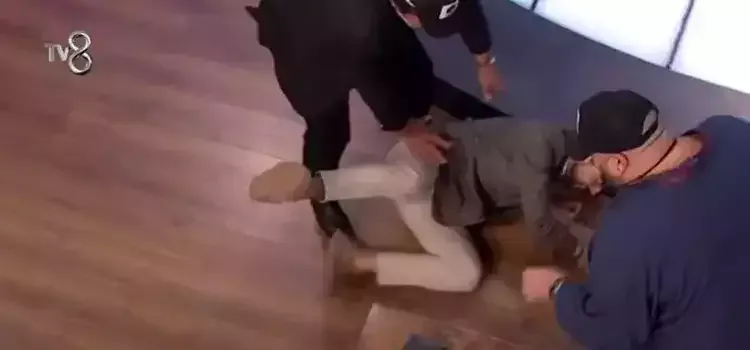 Efirdə yıxılması gündəm oldu