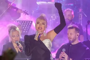 Ajdanın 61 il öncəki geyimi gündəm oldu - Video