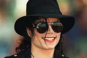 Vəfat ediblər, amma milyonlar qazanırlar - Siyahı