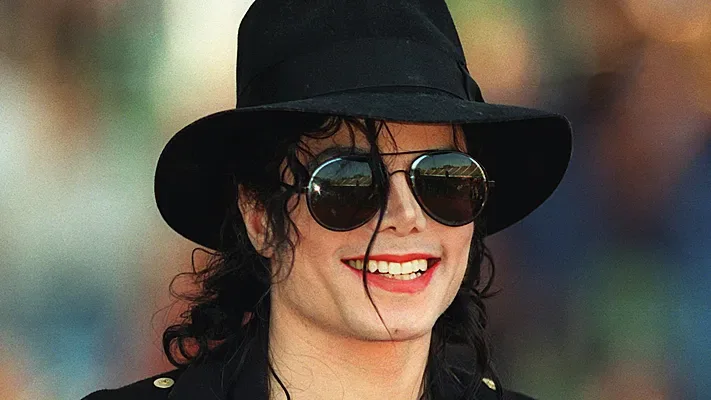 Vəfat ediblər, amma milyonlar qazanırlar - Siyahı