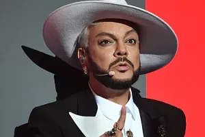 700 minə tablo aldı