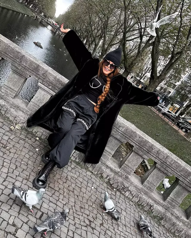 Almaniyadan fotolarını paylaşdı