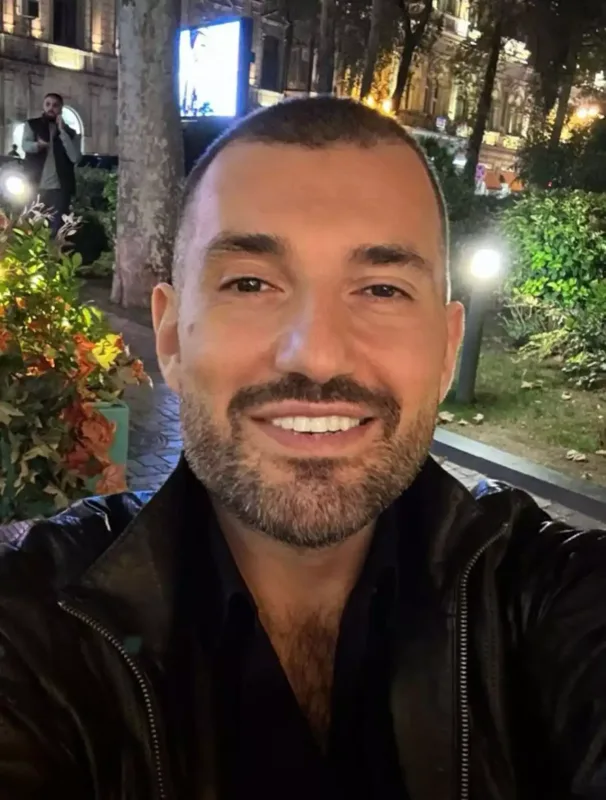 Bu dəfə öz imicini dəyişdi