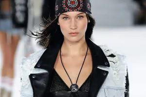 “Dior” onu israilli modellə əvəz etdi