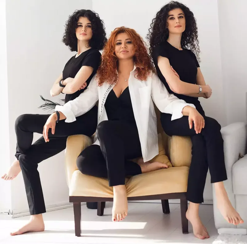 Əməkdar artistin qızı nişanlandı