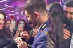 Blogerdən sevgilisinə evlilik təklifi sürprizi...