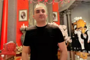 Nicat həyət evinə köçəcək