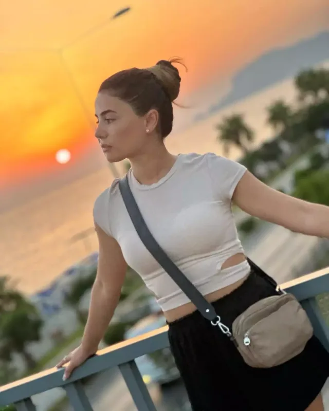 Zarina estetik etdiribmiş