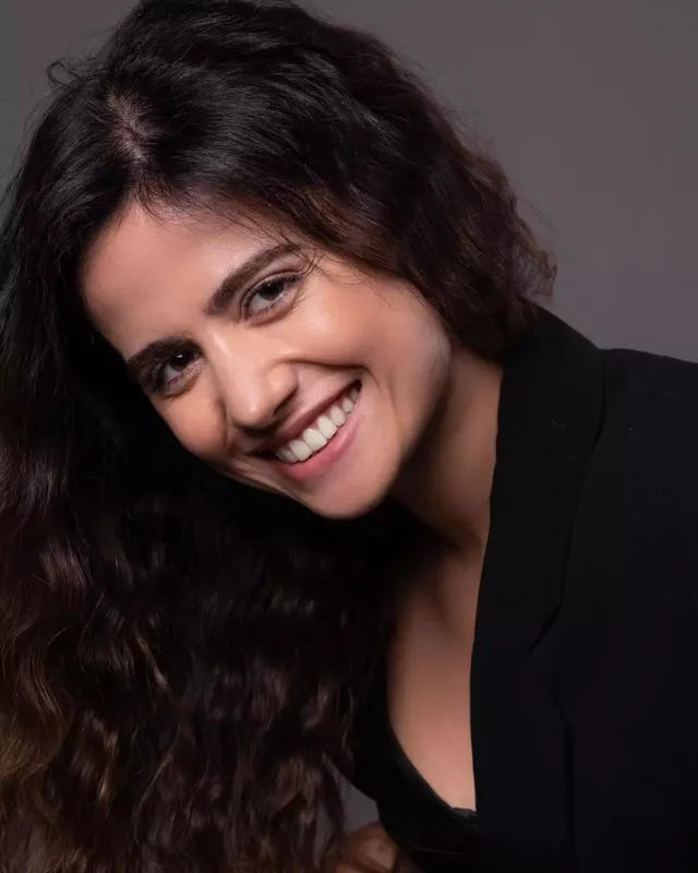 Zarina estetik etdiribmiş