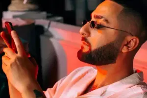 Epi ölkəni tərk etdi