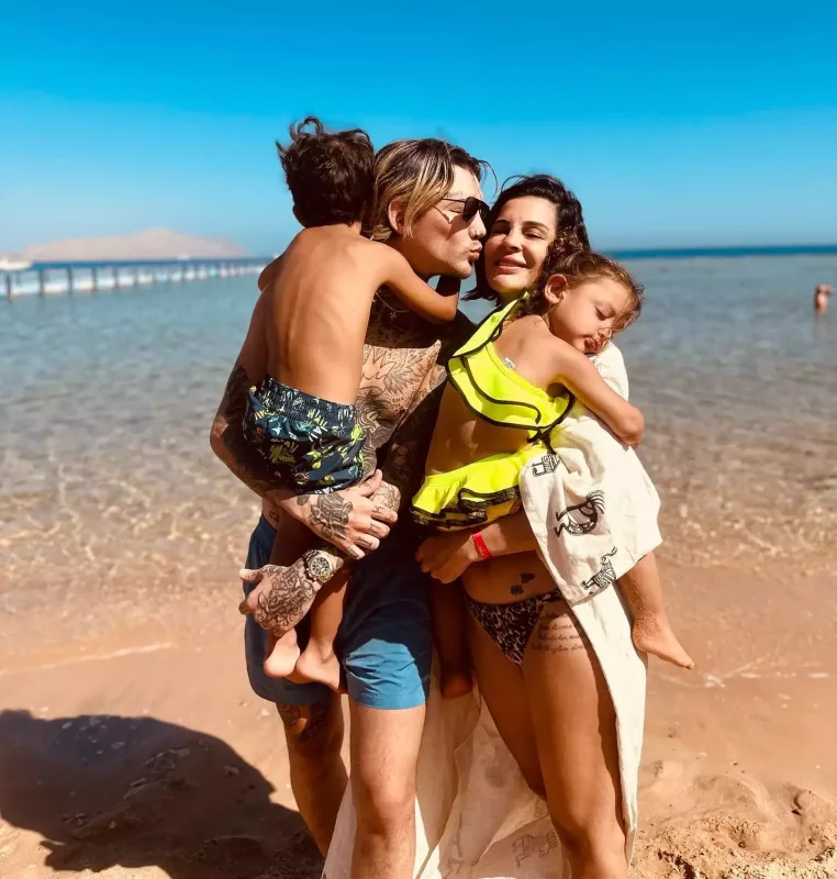 ABŞ-də 11 ev, bahalı avtomobillər... Onlar da araşdırıla bilərlər